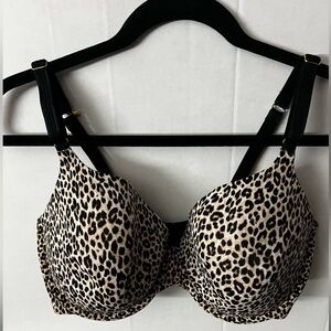 Chic Leopard Print Bra with Black Straps